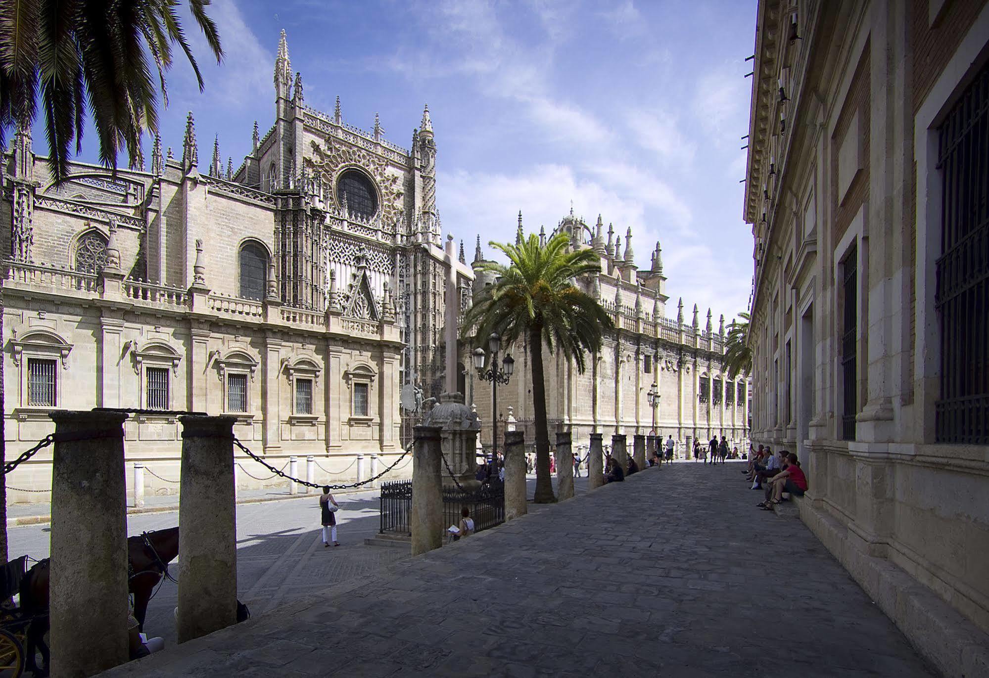 Apartamentos Alemanes Gradas Luxury Sevilla Bagian luar foto
