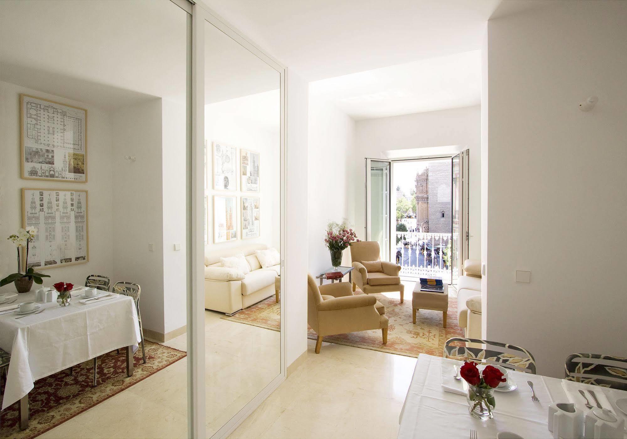 Apartamentos Alemanes Gradas Luxury Sevilla Bagian luar foto
